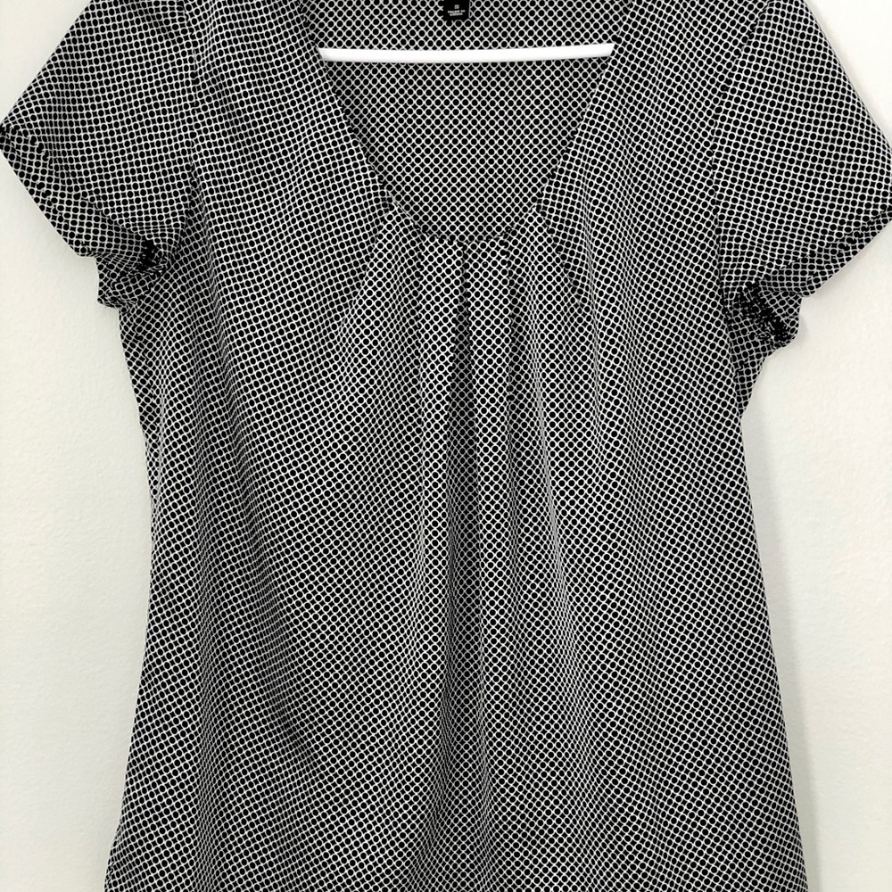 Ann Taylor Women Black/White Top size s(4-6) Tunic